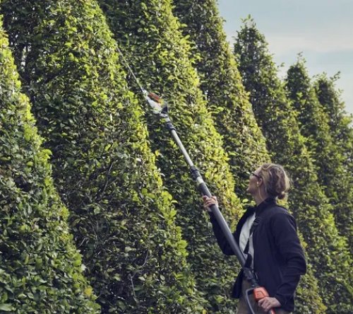 Husqvarna 520iHT4 Cordless Pole Hedge Trimmer 36V 2