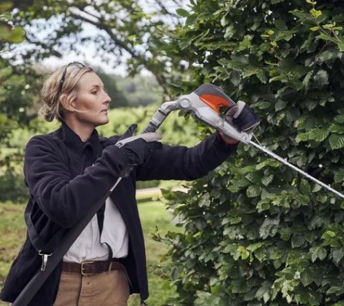 Husqvarna 520iHT4 Cordless Pole Hedge Trimmer 36V 3