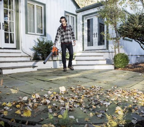 Husqvarna 125B Petrol Leaf Blower 6