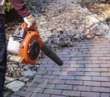 Husqvarna 125B Petrol Leaf Blower 7