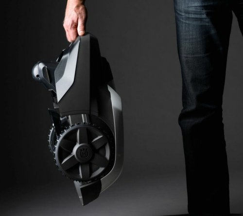 Husqvarna Automower® 105 Robotic Mower 9