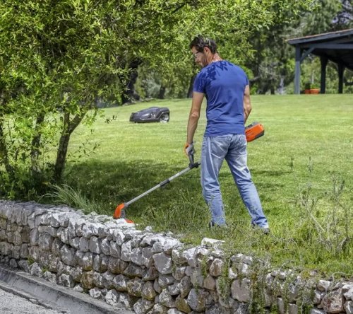 Husqvarna Automower® 420 Robotic Mower 9