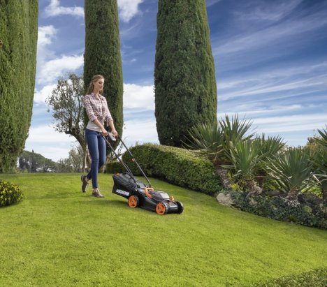 Worx WG927E Combo Kit Cordless Lawnmower and String Trimmer 13